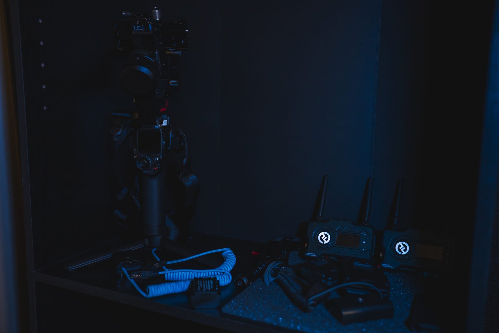 Complete equipment for shooting in a dark environment: professional camera with high ISO capability, fast lens (wide aperture), tripod or stabilizer, external LED lights or portable lighting, reflectors, light modifiers, and optional remote shutter or motion sensors.